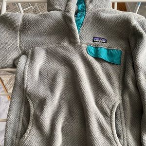 Patagonia medium grey/teal pullover